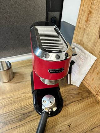 Cafetera De'Longhi Dedica Roja