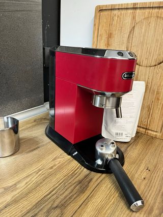 Cafetera De'Longhi Dedica Roja