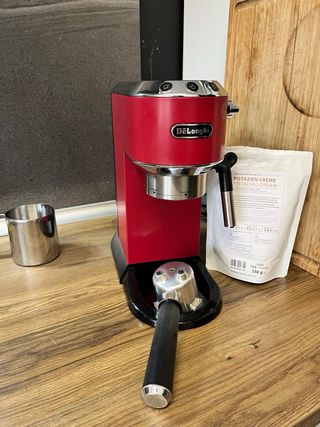 Cafetera De'Longhi Dedica Roja