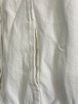 Chaqueta vaquera blanca con tachuelas