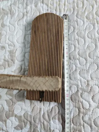 Estante pequeño de madera