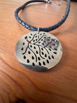 Collar cuero trenzado con colgante árbol