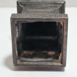 Antico souvenir Grand Tour in metallo San Pietro