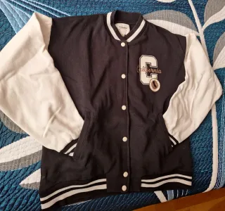 Chaqueta Pull&Bear Negra y Blanca Talla M