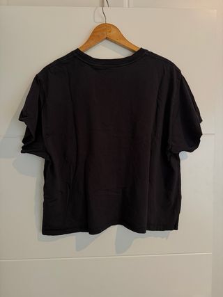 Camiseta Levi's Negra Logo Dorado