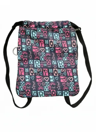 Mochila con estampado de letras y corazones