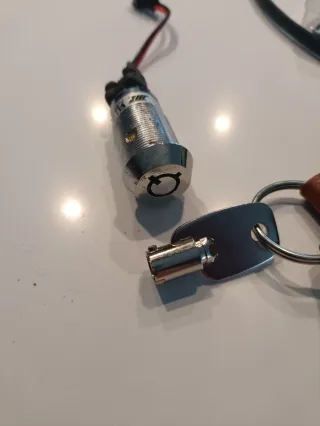 Cerradura/interruptor de contacto con cables