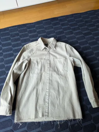 Sobrecamisa Zara gris desgastada