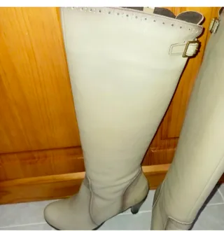 Botas muje como nuevas, se pueden recoger en Naval