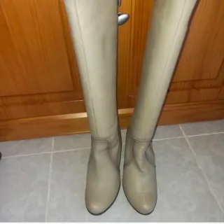 Botas muje como nuevas, se pueden recoger en Naval