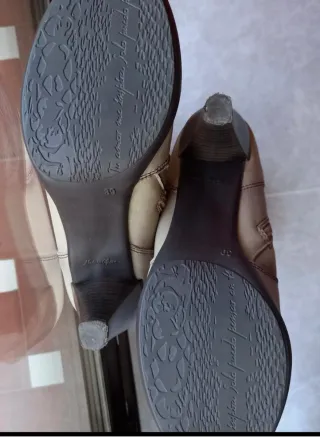 Botas muje como nuevas, se pueden recoger en Naval