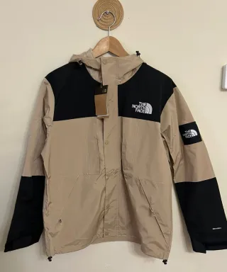 Cortavientos The North Face Beige y Negro