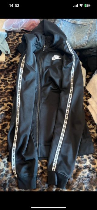 Chaqueta Nike Negra con Logo