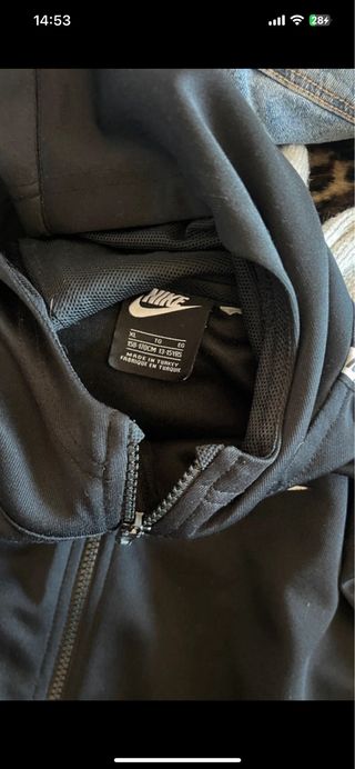 Chaqueta Nike Negra con Logo