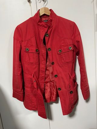 Parka roja de tela