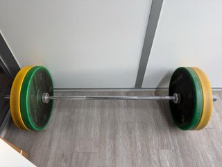 Barra de pesas con discos