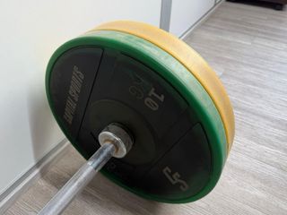 Barra de pesas con discos