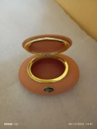 Piccolo porta oggetti decorato