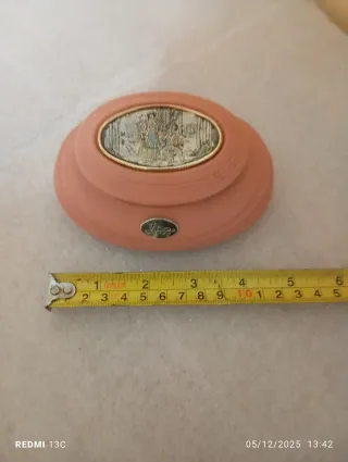 Piccolo porta oggetti decorato