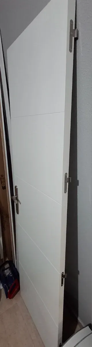 Puerta interior madera maciza.