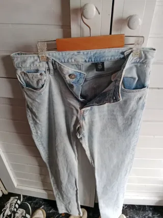 Lote de ropa vaquera, se vende por separado..