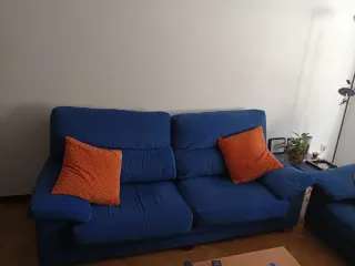 Sofá 3+2 plazas azul, ideal para segunda vivienda