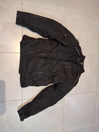 Pantalón y chaqueta de moto de Degeno