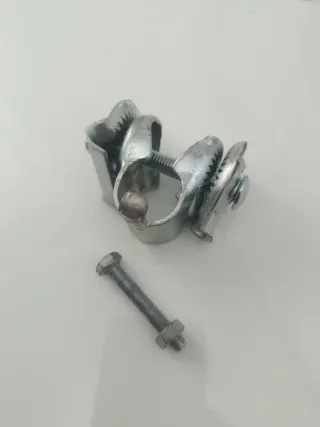 Abrazadera sillín bici con tornillo