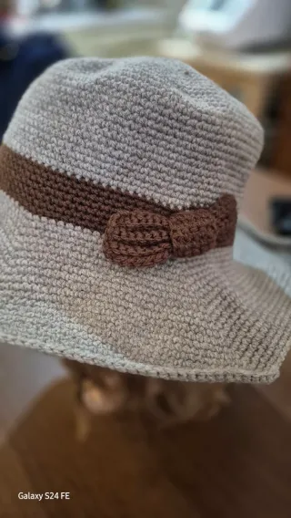 Cappello donna uncinetto marrone e grigio