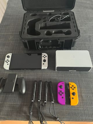 Nintendo Switch OLED Viola e Bianco