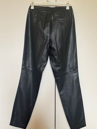 Pantalones efecto piel Mango Talla S