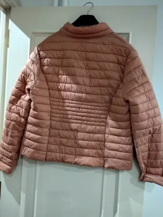 Cazadora acolchada rosa