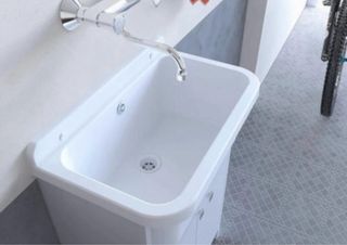Lavatoio in plastica bianco