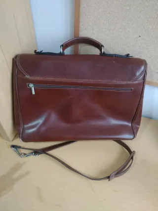 Maletín de cuero marrón