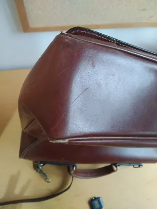 Maletín de cuero marrón