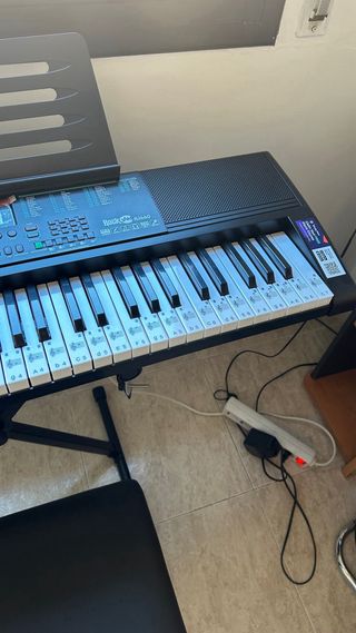 Teclado musical con soporte y auriculares