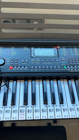 Teclado musical con soporte y auriculares