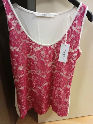 Camiseta Guess mujer con etiqueta