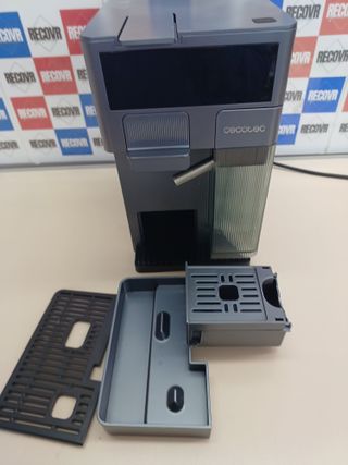 Cafetera cápsulas con tanque leche y 20 bares – Cecotec