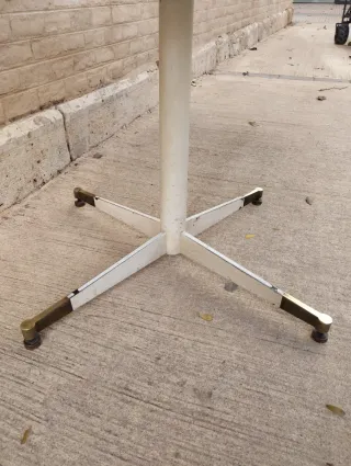 Mesa auxiliar redonda años 50