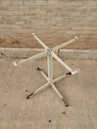 Mesa auxiliar redonda años 50