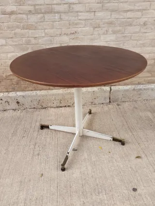 Mesa auxiliar redonda años 50