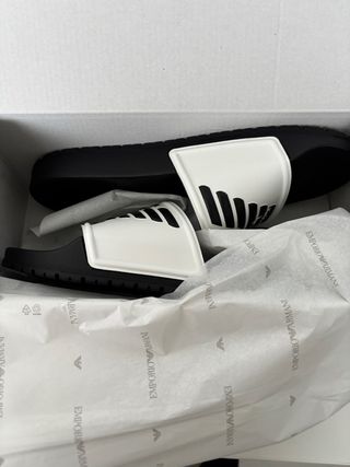 Chanclas Emporio Armani Negras y Blancas Talla 40