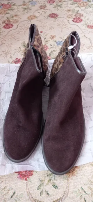 Botines de ante con estampado animal