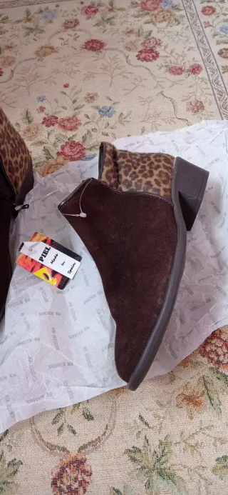 Botines de ante con estampado animal