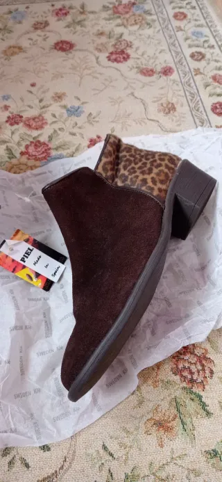 Botines de ante con estampado animal