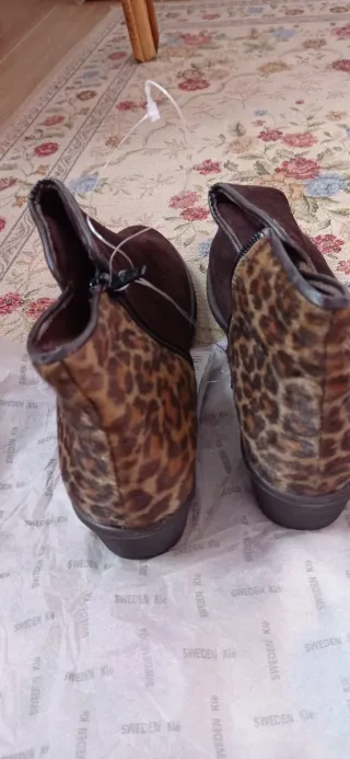 Botines de ante con estampado animal