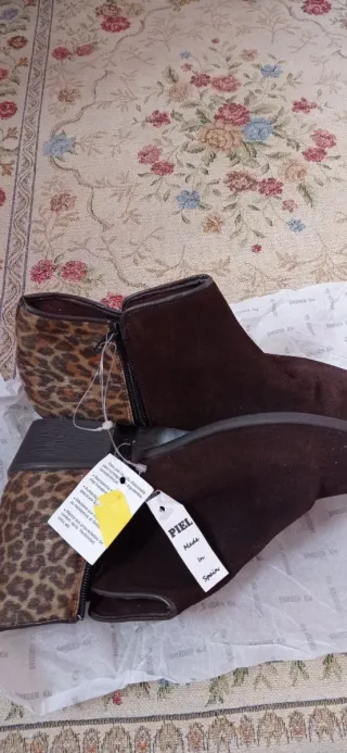 Botines de ante con estampado animal