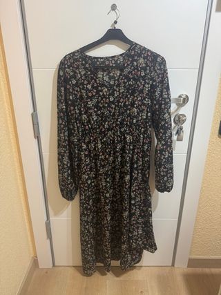 Vestido floral negro y rosa