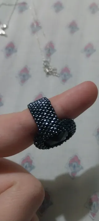 Anillo ajustable con piedra negra